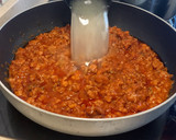 Foto del paso 5 de la receta: Espaguetis con butifarra, salsa de tomate, chocolate y vermut