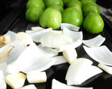A picture of step 2 of Pozole Verde con Pollo.