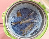 Foto langkah ke 6 dari resep Nasi Gurih Bunga Telang Rice Cooker.