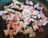 Foto del paso 2 de la receta: Ensalada de espinacas con tocino