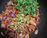 A picture of step 2 of Onion Pakoda.