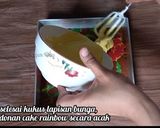 Foto langkah ke 5 dari resep Rainbow Cake motif bunga.