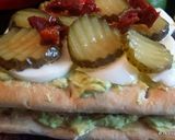 Une image de l'étape 3 de Club sandwich avocat, chèvre et sardines.