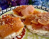 Foto del paso 3 de la receta: Tosta de arroz con salmón marinado y membrillo con escamas de pimentón De la Vera