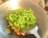 Foto langkah ke 4 dari resep Tumis pare ikan asin nagih.