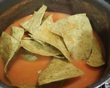 Foto del paso 2 de la receta: Chilaquiles rojos cremosos