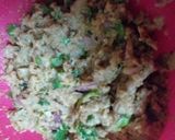A picture of step 5 of Roti ke pakory ball.