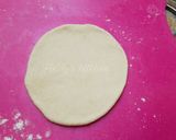 A picture of step 8 of Meat pocket buns.