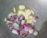Foto langkah ke 2 dari resep Tumis Oyong Jamur Enoki.