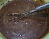 Foto langkah ke 3 dari resep Steamed Chocholate Moist Cake.