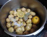 Foto del paso 4 de la receta: Chuleta de atún asado con papas arrugas y mojo