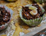 A picture of step 6 of Chocolate Crispy Cakes کاپ کیک کورن فلکس.