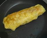 Foto langkah ke 3 dari resep Sosis gulung telur.