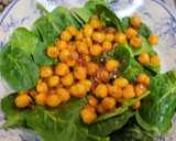 Foto del paso 5 de la receta: Ensalada de espinacas y garbanzos con sobrasada y miel