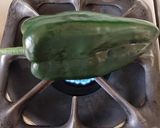 Foto del paso 1 de la receta: Chile relleno de camarones con falso guacamole