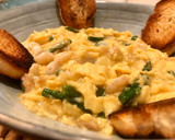 Foto del paso 6 de la receta: Revuelto de gambas al ajillo y trigueros frescos