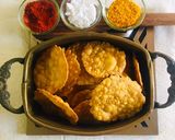 A picture of step 3 of Crispy masala puri.