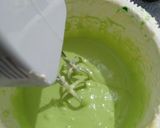 Foto langkah ke 4 dari resep Bolu Kukus Pandan Ceria Warna Warni.