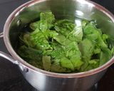 A picture of step 1 of Spinach raita.