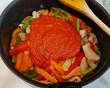 Foto del paso 5 de la receta Tiras de solomillo de cerdo guisadas con verduras