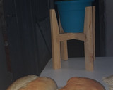 Foto del paso 2 de la receta: Pan casero común y uno relleno con salchicha y queso cremoso