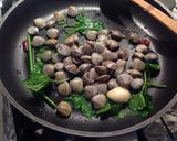 Foto del passaggio 1 della ricetta Tagliolini con cicale di mare e lupini