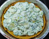 Foto del passaggio 13 della ricetta Quiche rossa alle zucchine