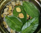 Foto langkah ke 1 dari resep Oseng Kerang Pedas Manis.
