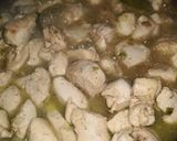 Foto del paso 3 de la receta: Carne de pollo con tomate 🍅