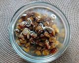 Foto del paso 2 de la receta: Pan con nueces y uvas pasas elaborado con la panificadora