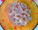 Foto del paso 2 de la receta: Sopa de gambas frescas con verduras a los tres caldos
