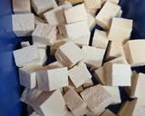 Foto del paso 1 de la receta: Tofu orgánico a las 7 especias 🌱 comino, cúrcuma, pimienta, pimentón, canela, jengibre y merkén 🍜