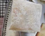A picture of step 3 of Crispy box patties.