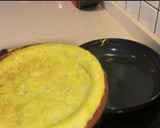 Foto del paso 10 de la receta: Tortilla de bacalao, pasas y piñones