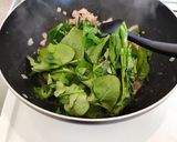Foto langkah ke 2 dari resep Baked Egg Bacon and Spinach.