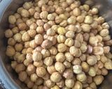 A picture of step 1 of Roasted chana Modak.