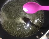 A picture of step 2 of 🍳 fried eggs.