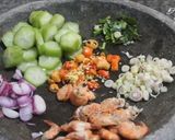 Foto langkah ke 3 dari resep Sambal Ganja / Sambal Udang Belimbing Aceh / Asam Udeung Aceh.