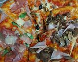 Foto del passaggio 8 della ricetta Pizza in teglia
