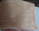 A picture of step 2 of Pork Lion Roast With Onions And Shallots.
