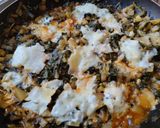 Foto del paso 4 de la receta: Acelgas con papa en salsa de tomate frito y queso