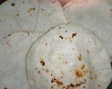 चावल के आटे की रोटी(Chawal ke aate ki roti recipe in hindi) रेसिपी चरण 4 फोटो