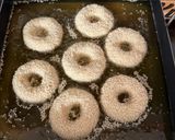 Foto langkah ke 5 dari resep Donut pisang wijen.