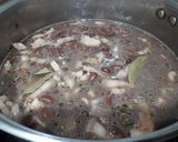 Foto del paso 4 de la receta: Frejoles Negros con Saltado Carne de Res a lo Carmelita