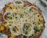 भाखरी पिज़्ज़ा (bhakri pizza recipe in Hindi) रेसिपी चरण 2 फोटो