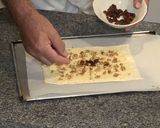Foto del paso 4 de la receta Trenza de hojaldre rellena de crema y frutos secos