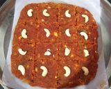 गाजर ची बर्फी रेसपी (Gajar barfi recipe in marathi) रेसिपी स्टेप 5 फोटो 