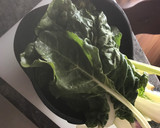 Foto del paso 2 de la receta: Picante de acelga con salmón a la Juliana