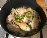 Foto del paso 2 de la receta: Muslos de Pollo en Salsa Confinada