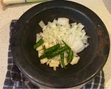 A picture of step 2 of Nasi goreng (Indonesian stir-fried rice).